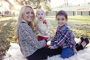 Sibling photos with Mom at Family Home in Tampa